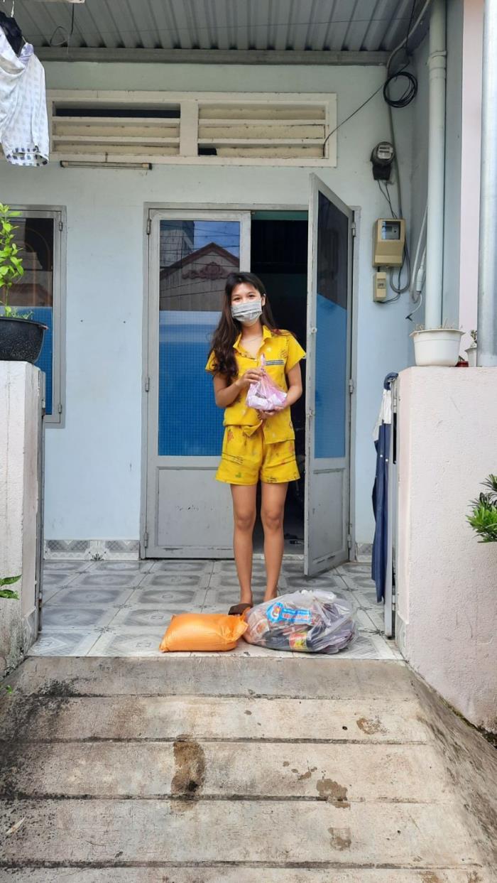 Trao quà đến người dân ở P.Phước Long A (ngày 18/09/2021)